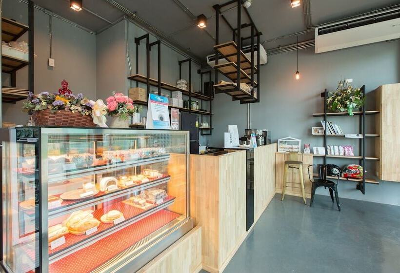 Maya Phuket Airport Hotel Naiyang Beach