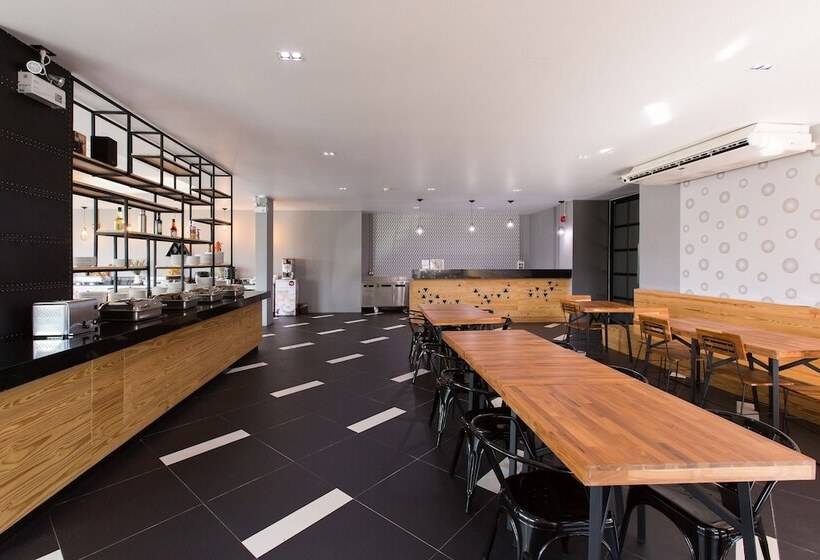 Maya Phuket Airport Hotel Naiyang Beach