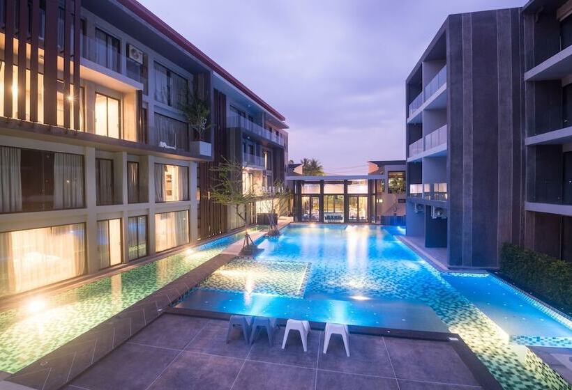 Maya Phuket Airport Hotel Naiyang Beach