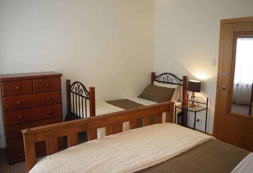 בית מלון כפרי Mole Creek Cabins