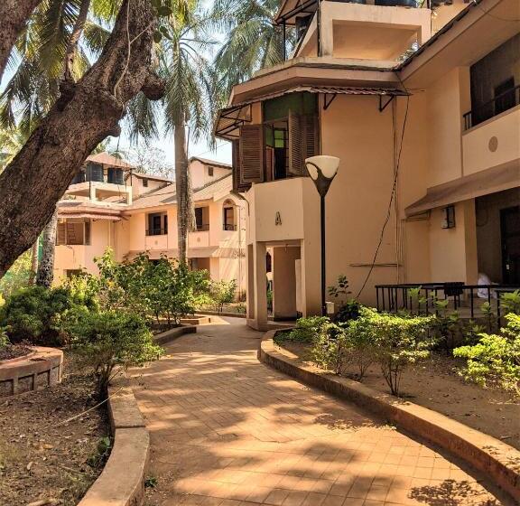 בית מלון כפרי Old Goa Residency