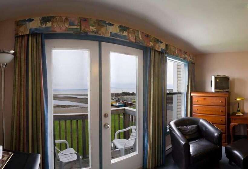 هتل Parkland Village Inn