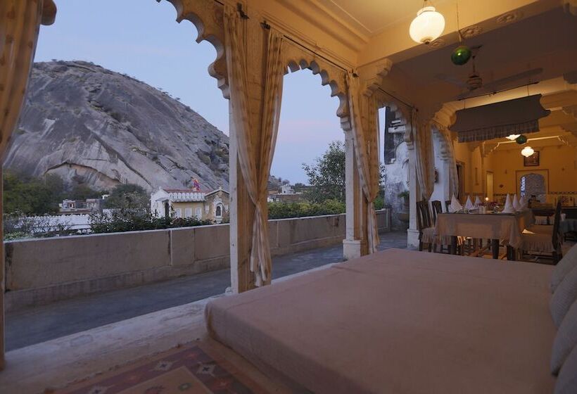 فندق Rawla Narlai