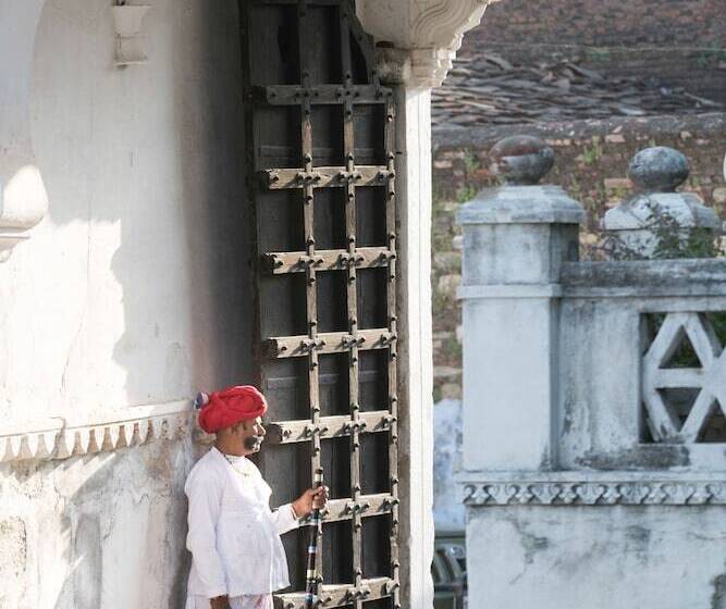 فندق Rawla Narlai