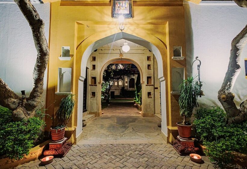 فندق Rawla Narlai