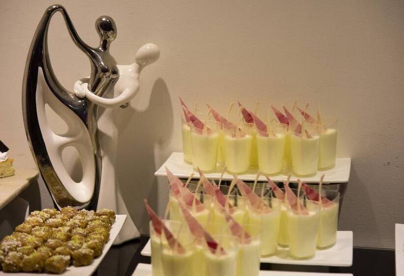 Отель Regenta Central Harimangla