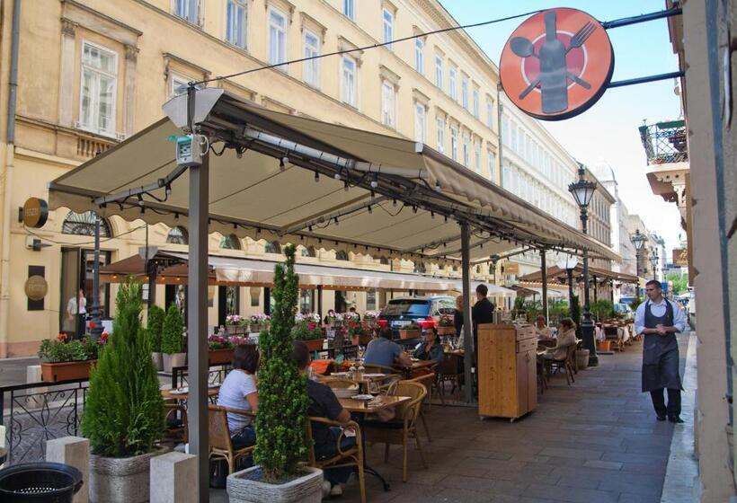 Отель Sasone Rooms