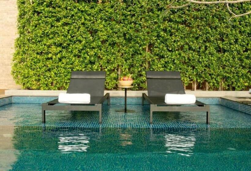 هتل Seven Zea Chic