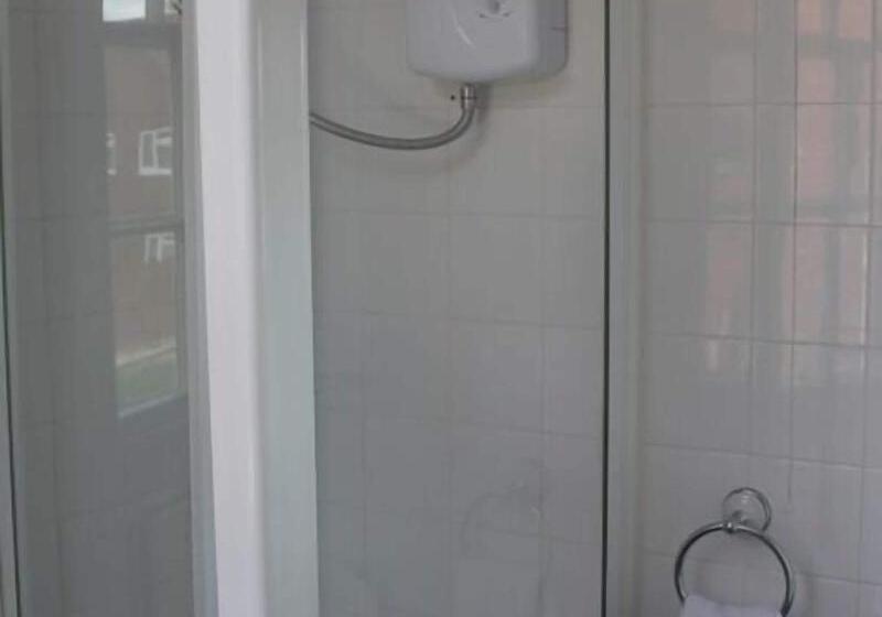 Отель Stonehenge Inn & Shepherds Huts