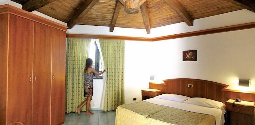 Отель Sunshine Beach Resort