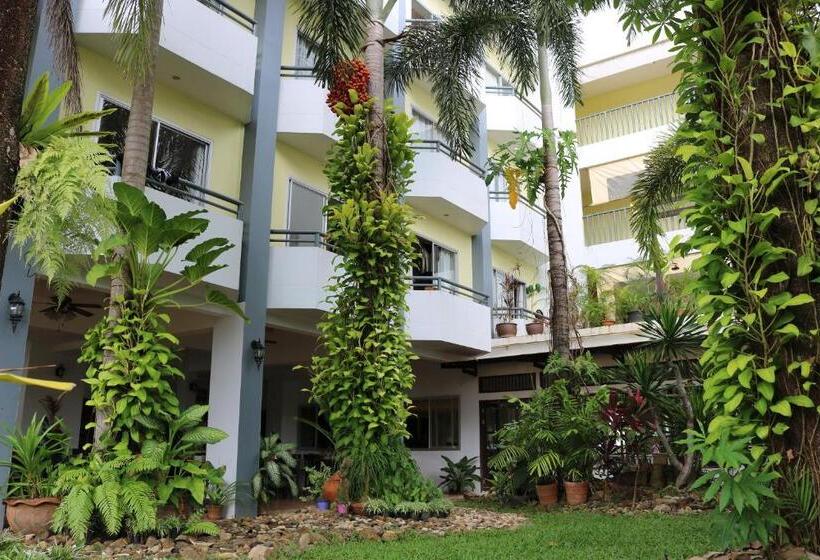 هتل The Greenery