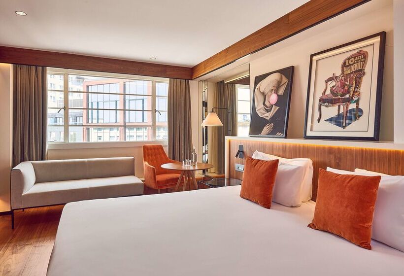 Отель The Level At Melia White House