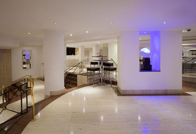 Отель The Level At Melia White House