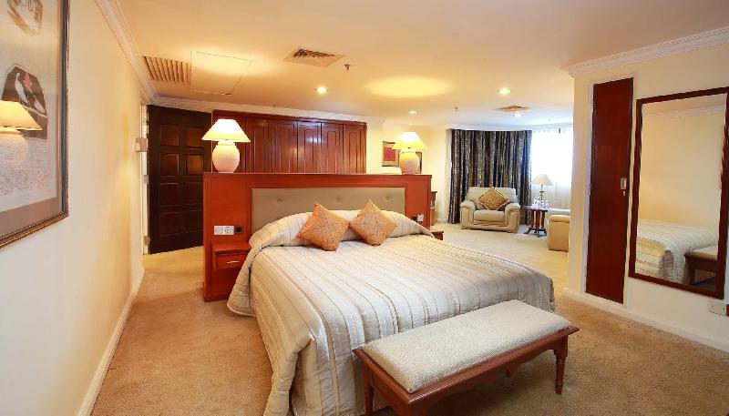 Отель The Putra Regency