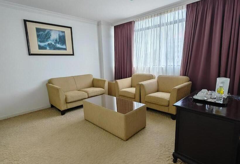 Отель The Putra Regency