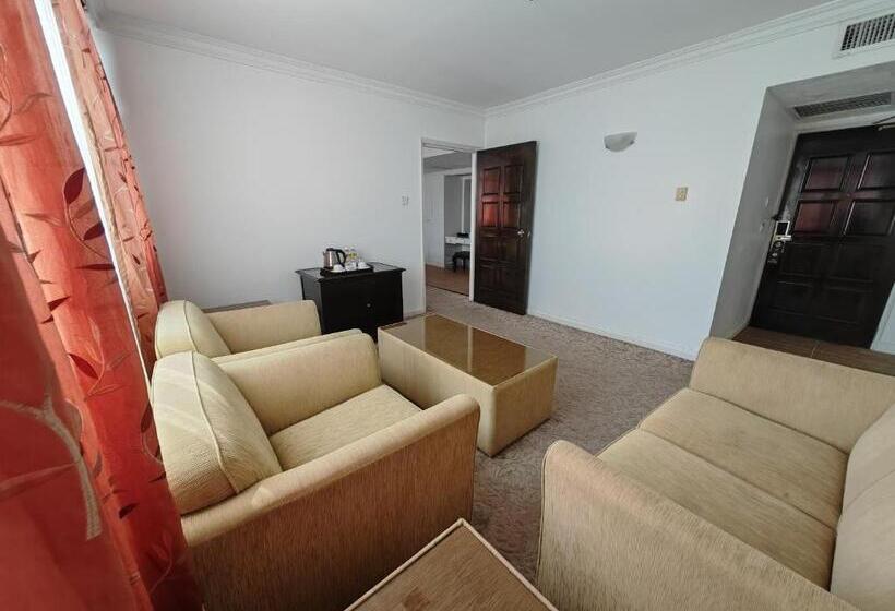 Отель The Putra Regency