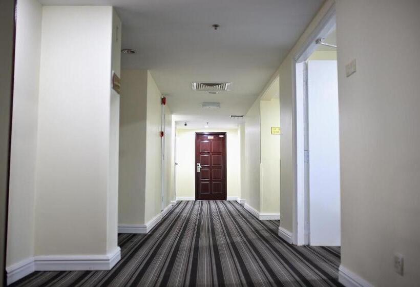 Отель The Putra Regency