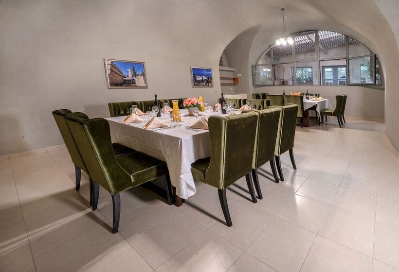 The Sephardic House Hotel In The Jewish Quarter