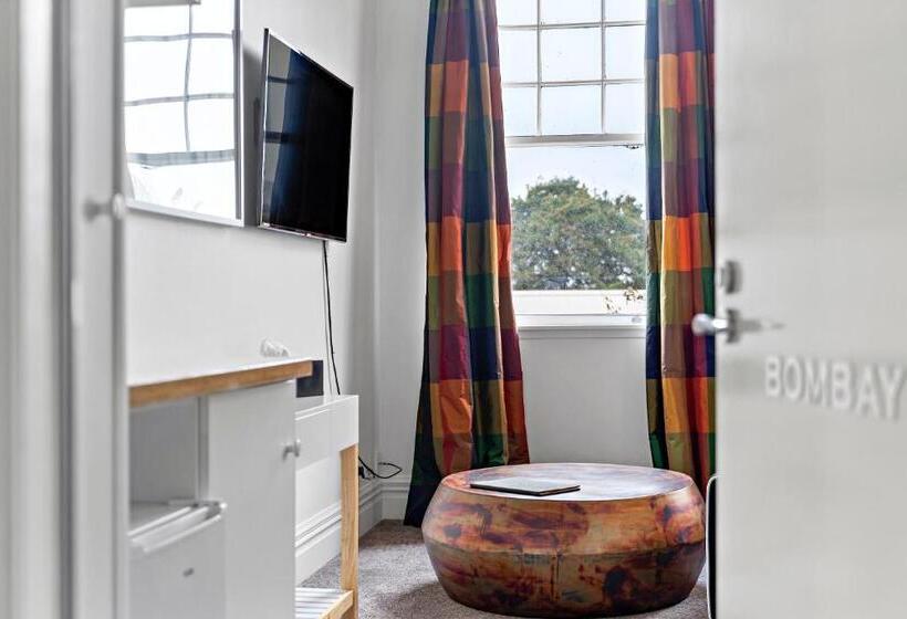 בית מלון כפרי The White Swan