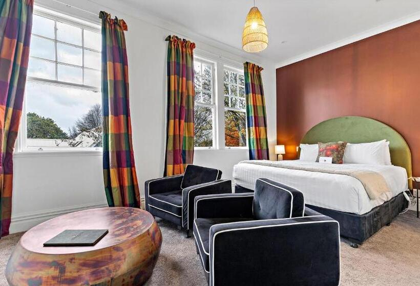 בית מלון כפרי The White Swan