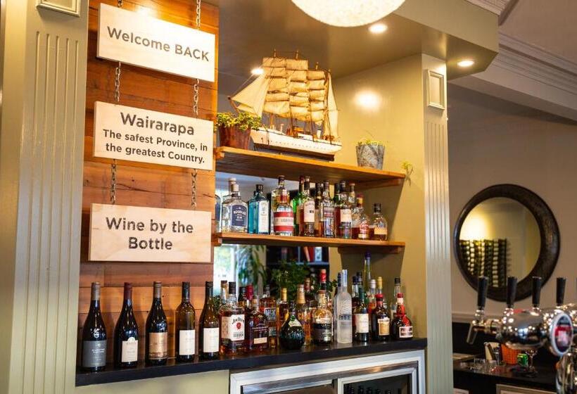 בית מלון כפרי The White Swan