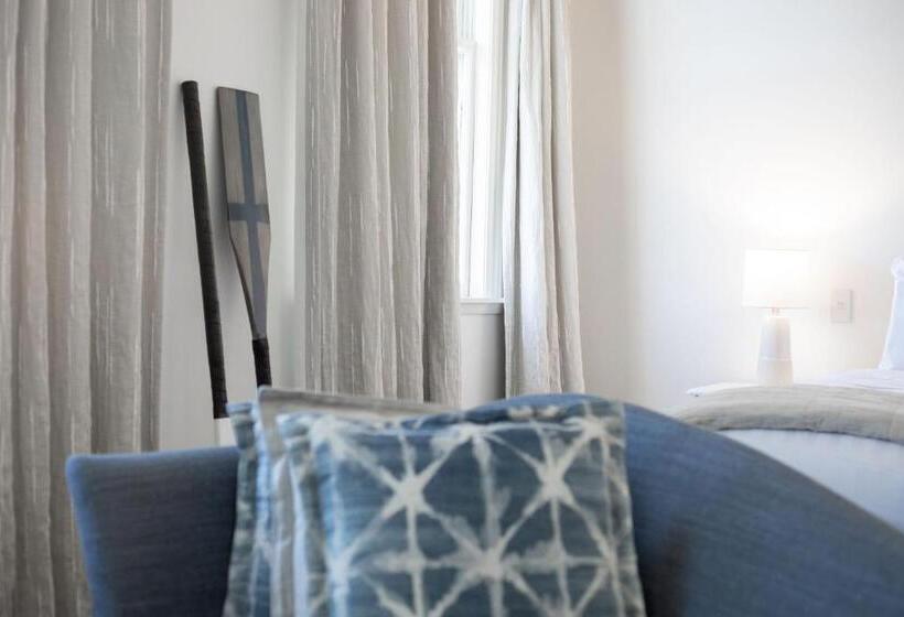 בית מלון כפרי The White Swan