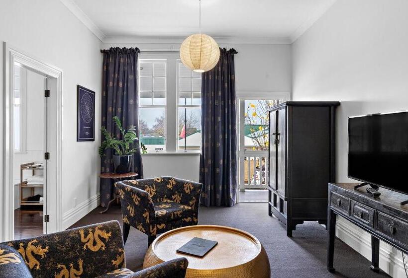 בית מלון כפרי The White Swan