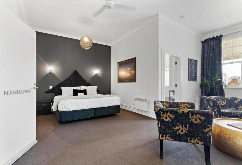 בית מלון כפרי The White Swan