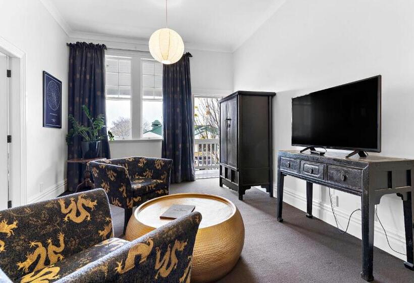 בית מלון כפרי The White Swan