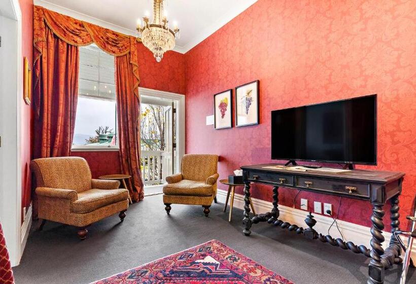 בית מלון כפרי The White Swan