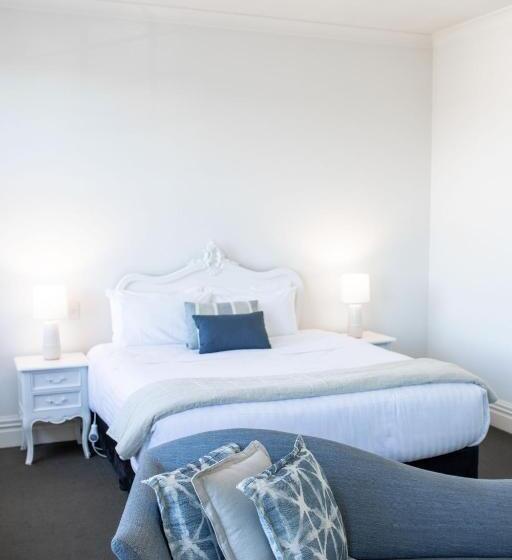 בית מלון כפרי The White Swan