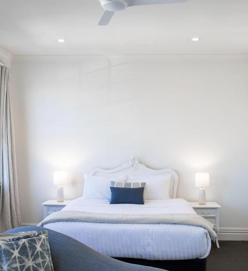 בית מלון כפרי The White Swan