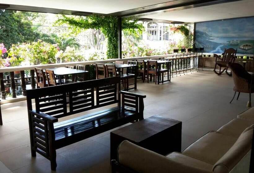 هتل Travelbee Heritage Inn