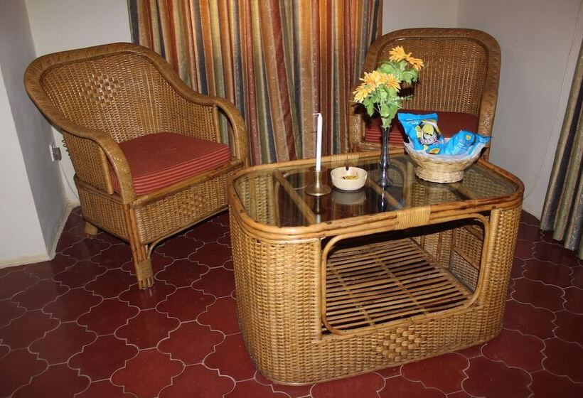 בית מלון כפרי Wild Chalet Resort