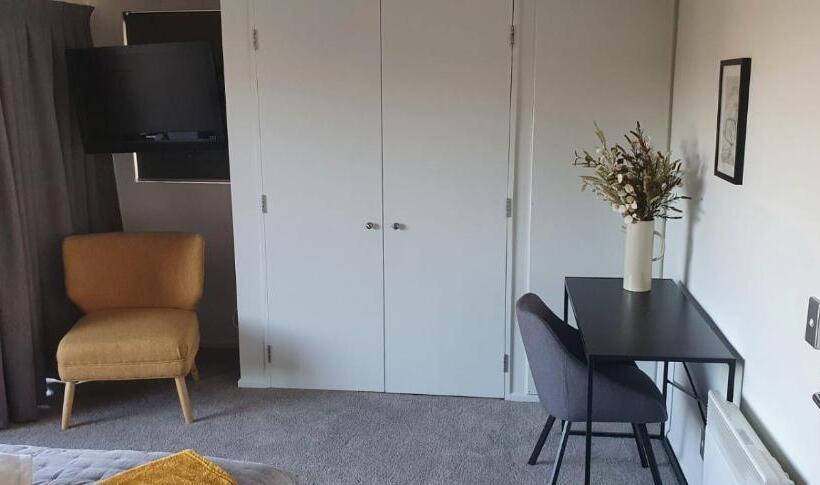 Lakefront Apartments,18 Lake Esplanade Road