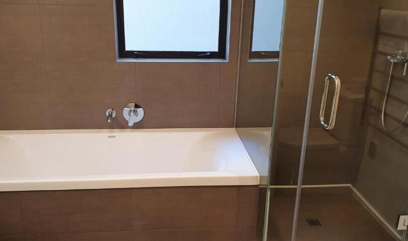 Lakefront Apartments,18 Lake Esplanade Road