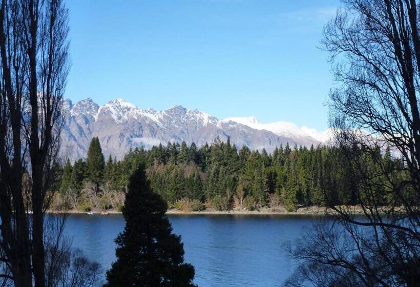 Lakefront Apartments,18 Lake Esplanade Road