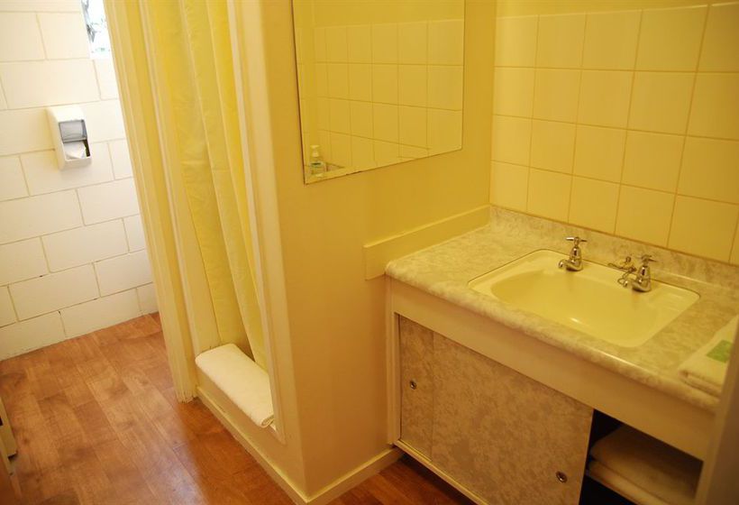 Manhattan Lodge Motel