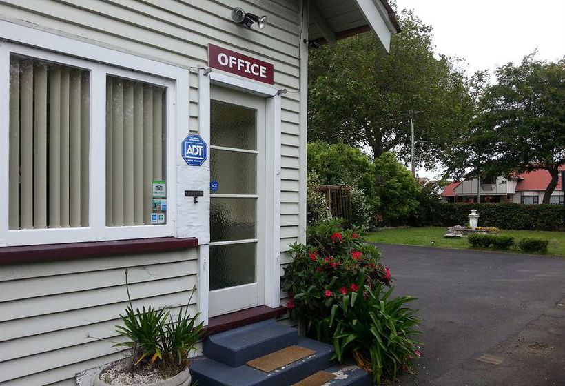 Manhattan Lodge Motel