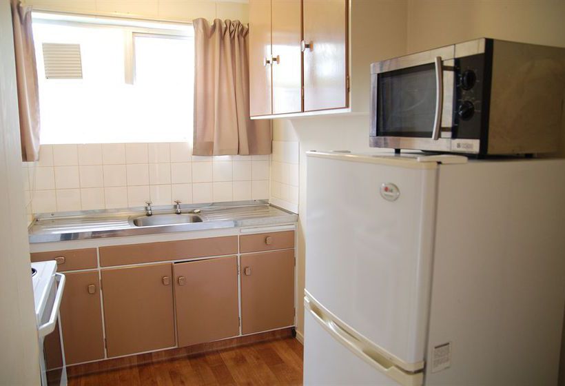 Manhattan Lodge Motel