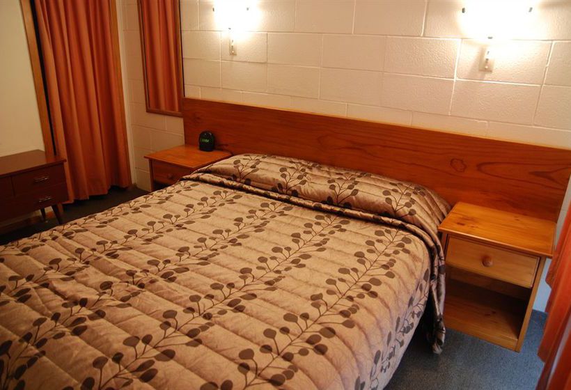 Manhattan Lodge Motel