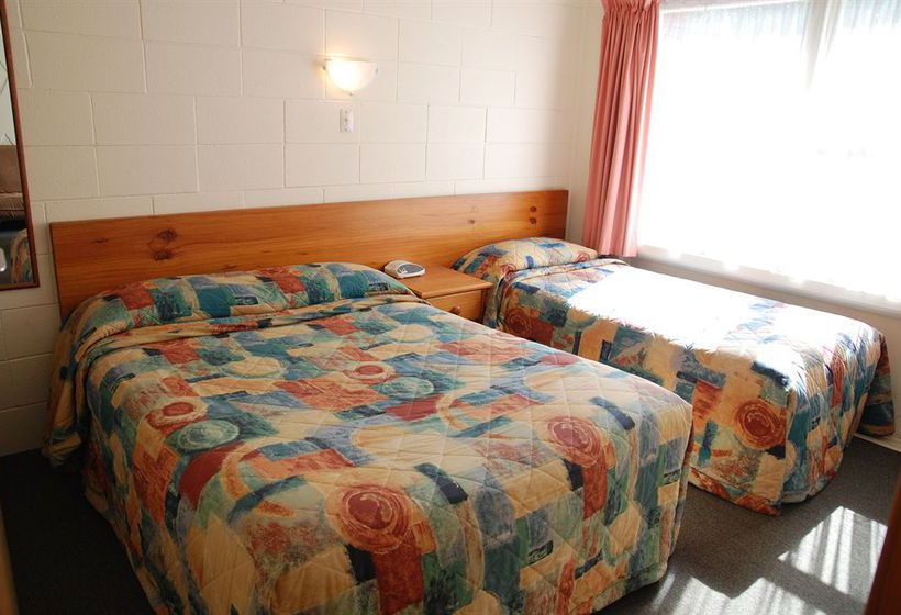 Manhattan Lodge Motel