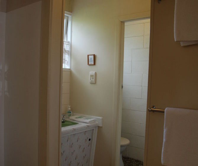 Manhattan Lodge Motel