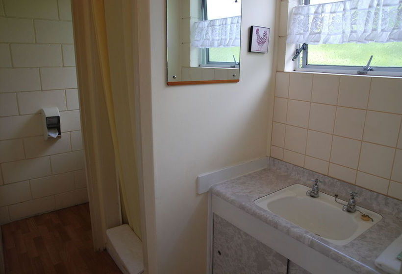 Manhattan Lodge Motel