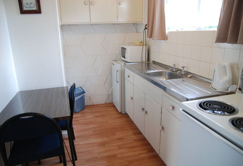 Manhattan Lodge Motel