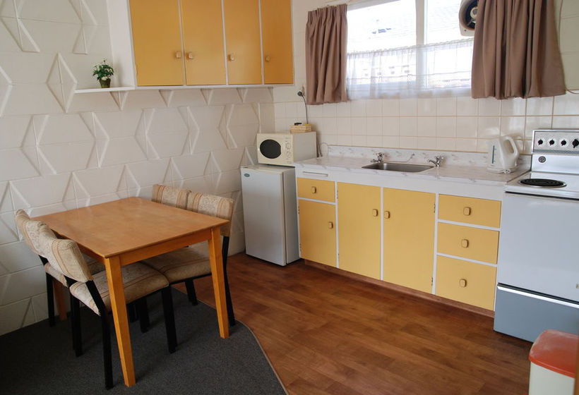 Manhattan Lodge Motel