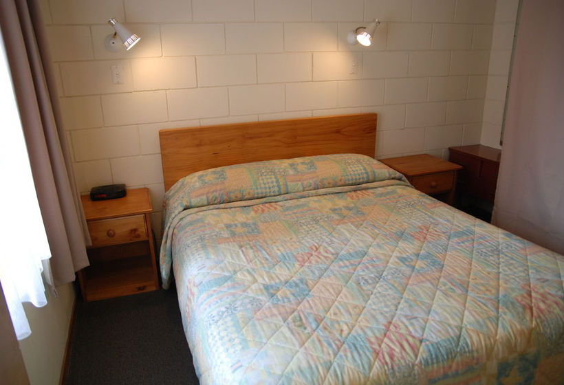 Manhattan Lodge Motel