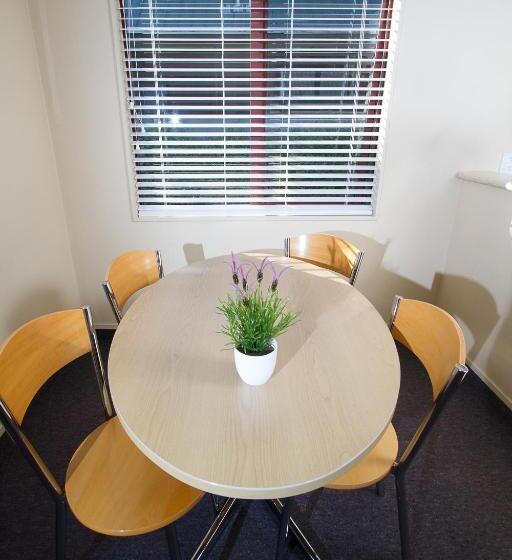 汽车旅馆  Alhambra Oaks Motor Lodge