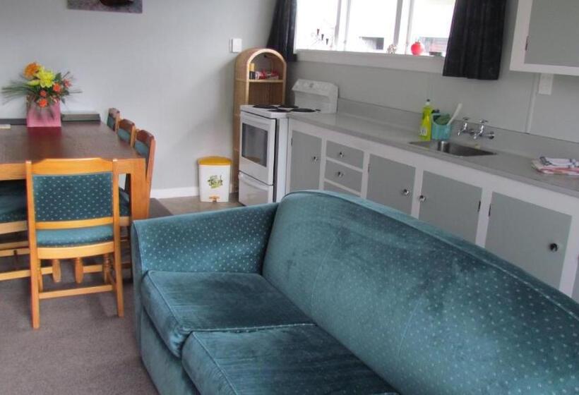 مُتل Birchwood Cottages