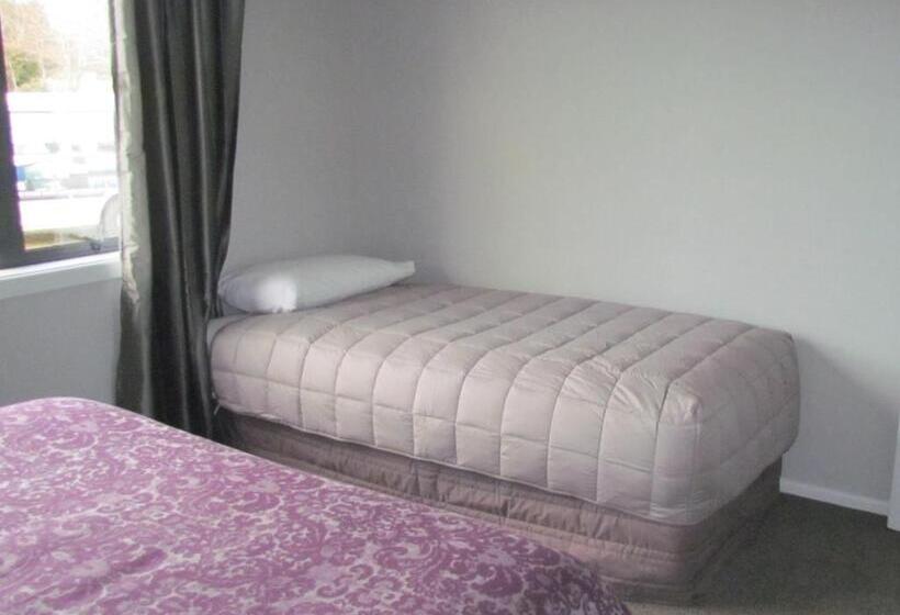 مُتل Birchwood Cottages